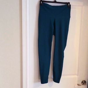 Old Navy, green active-wear leggings. Size large.